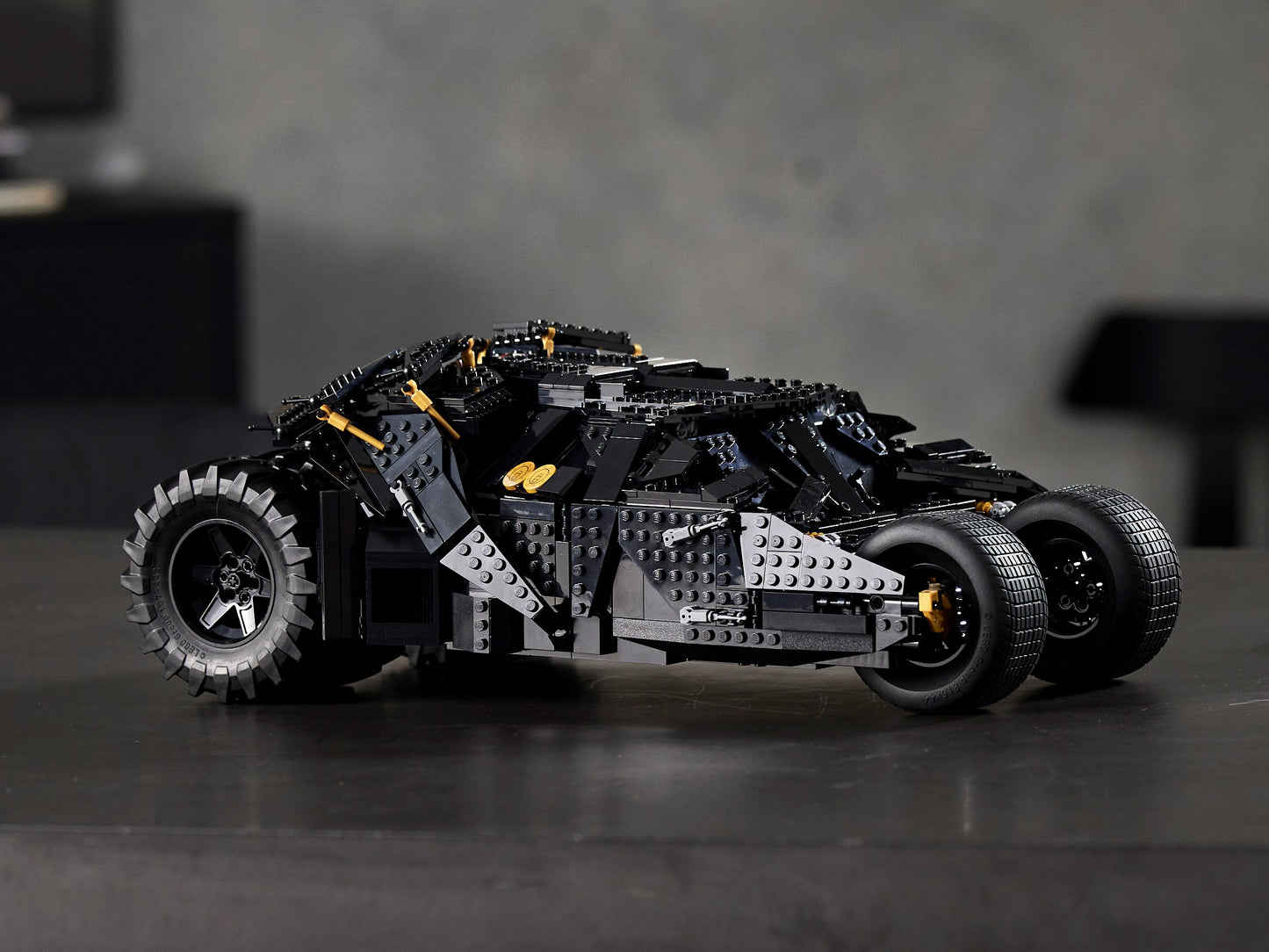 LEGO DC Comics Super Heroes: Batmobile Tumbler (76240)